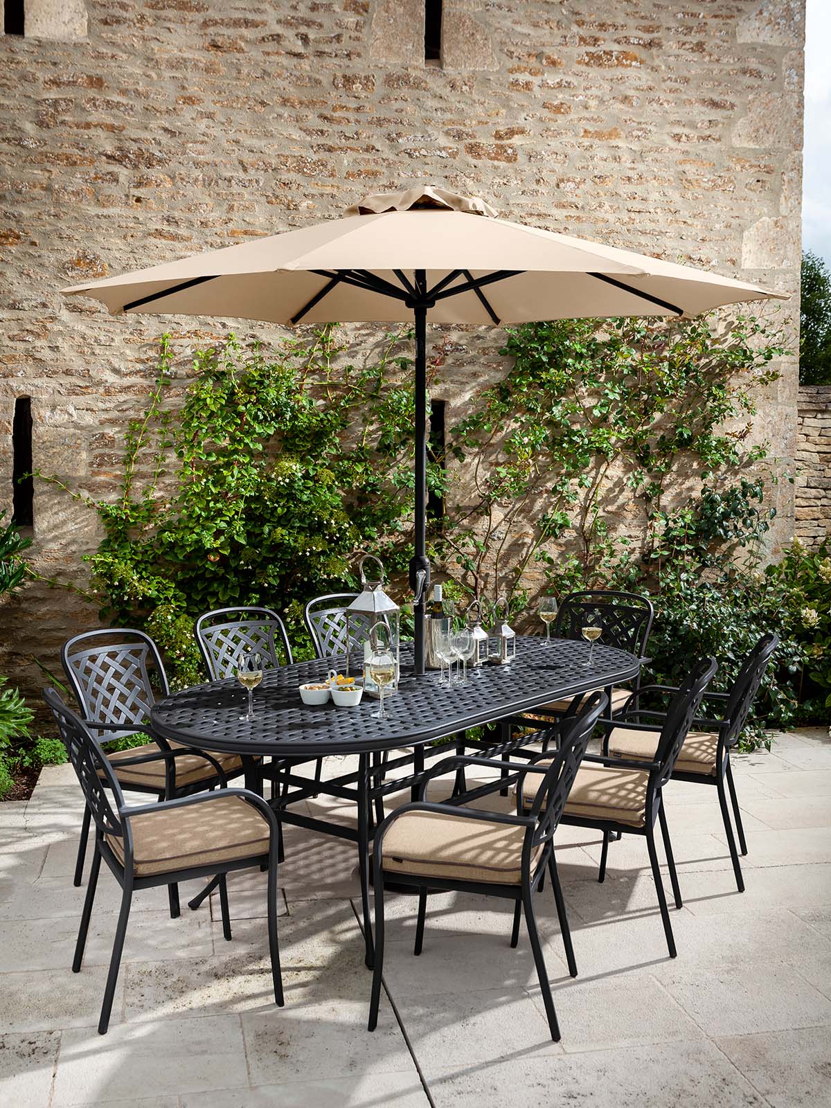 Berkeley 8 Seat Oval Dining Set