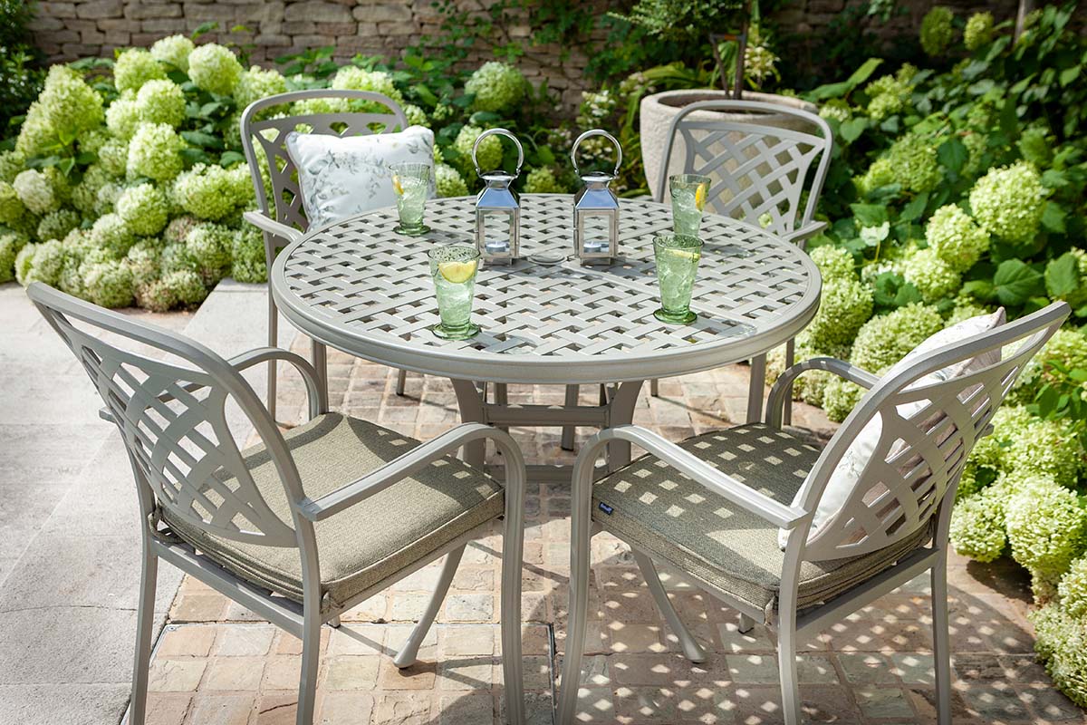 Berkeley 4 Seat Round Dining Set
