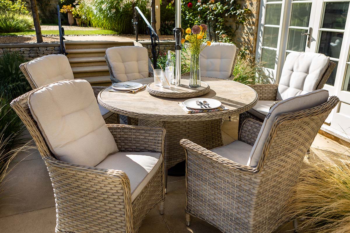 Heritage 6 Seat Round Dining Set