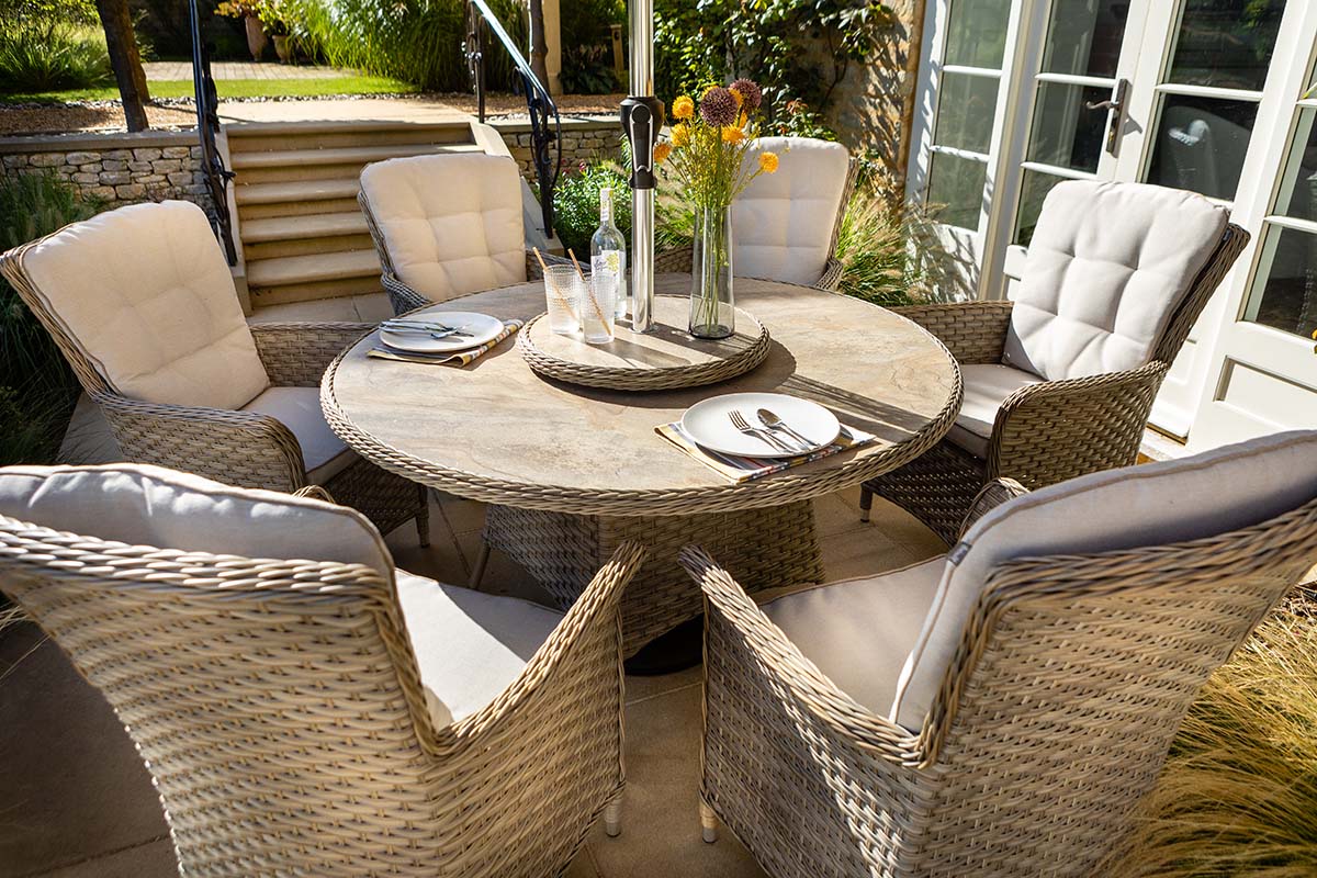 Heritage 6 Seat Round Dining Set