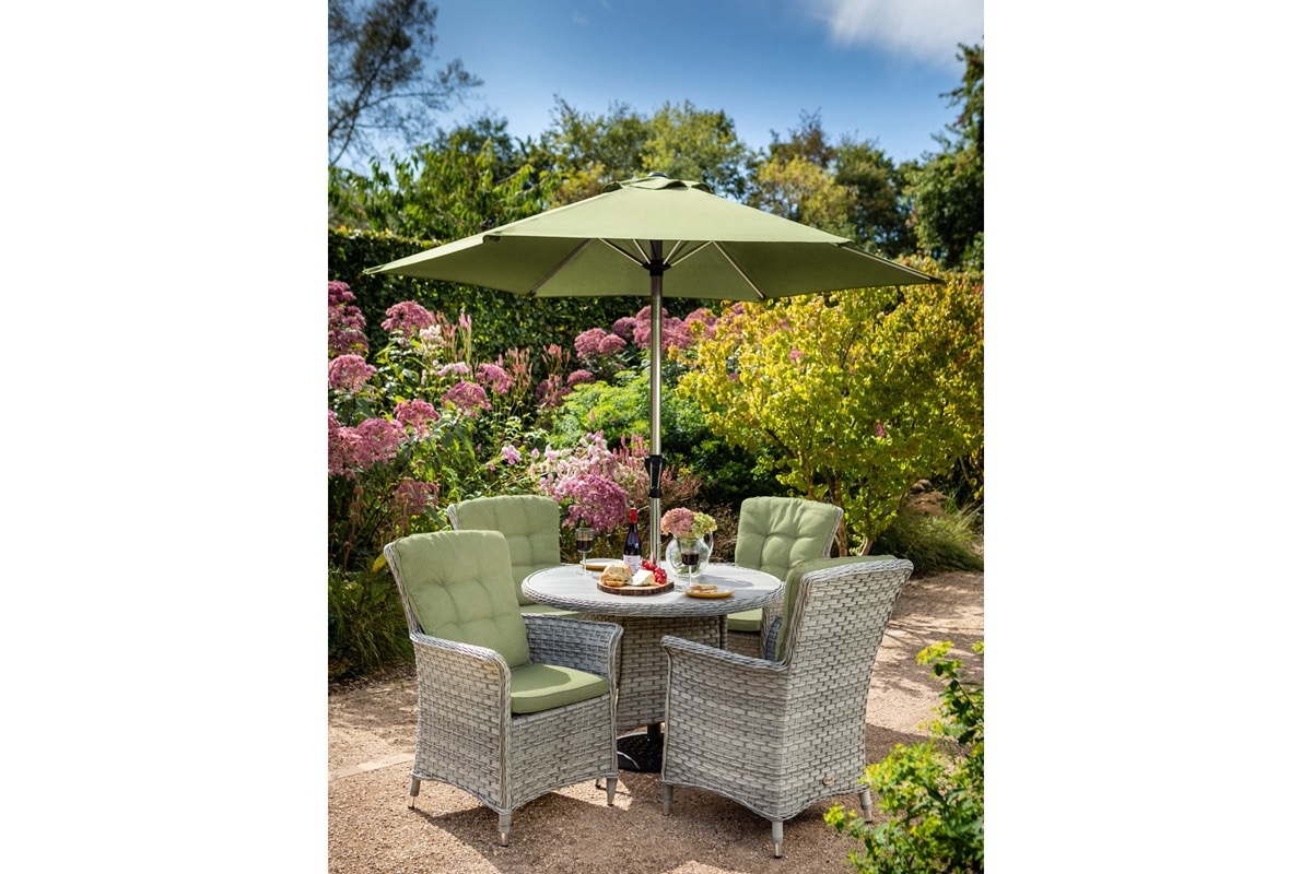 Heritage 4 Seat Round Dining Set