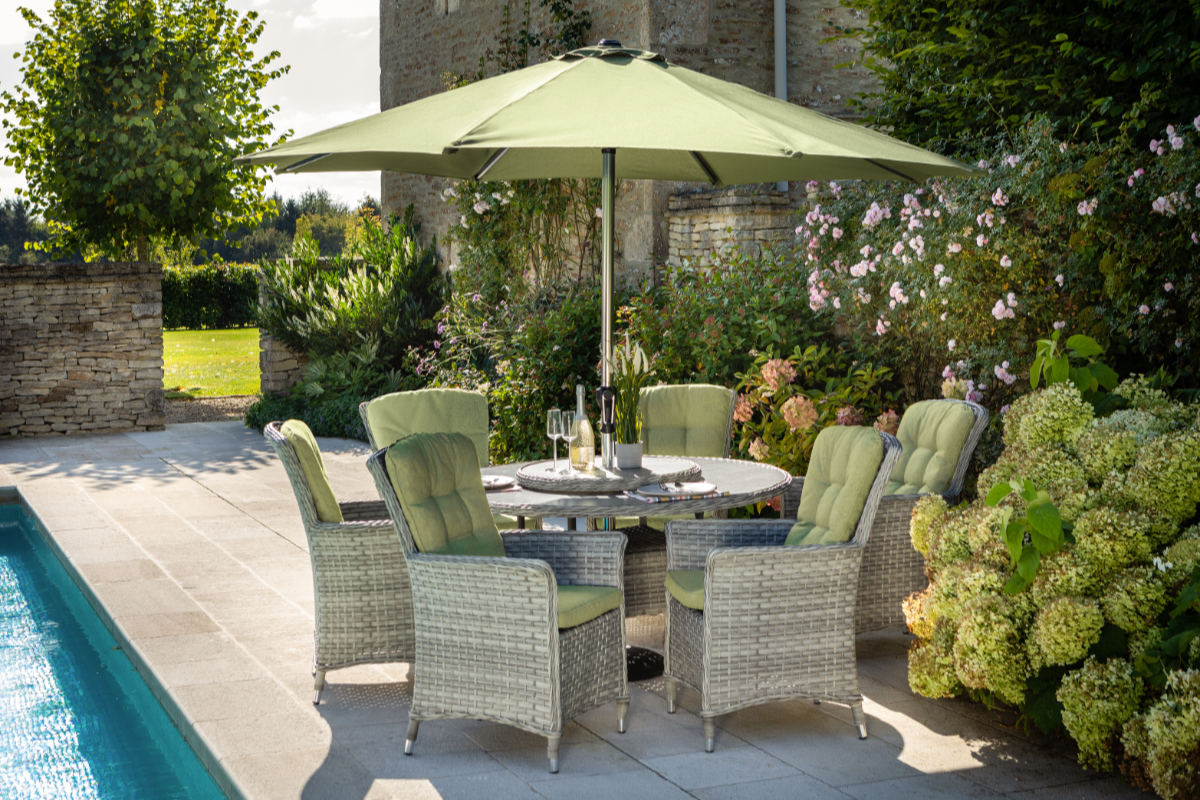 Heritage 6 Seat Round Dining Set
