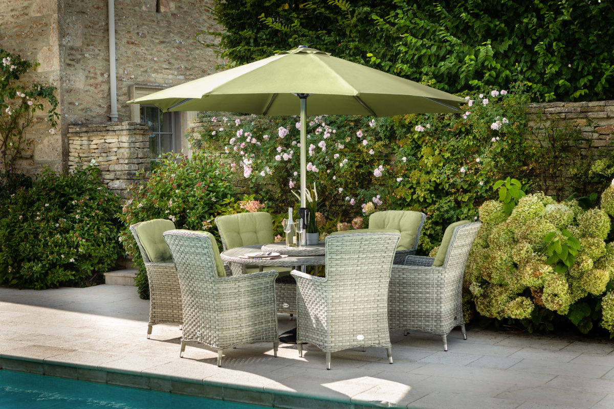 Heritage 6 Seat Round Dining Set