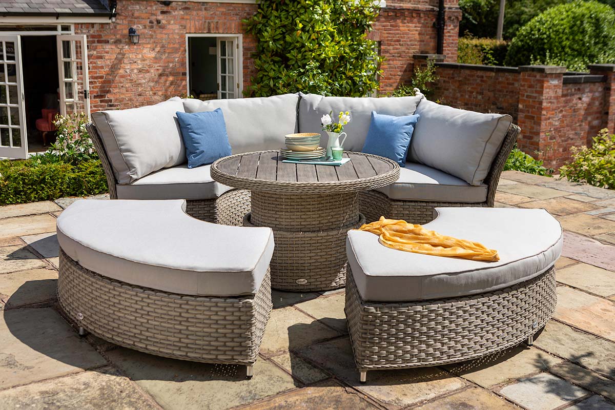 Heritage Grand Round Casual Dining Set & Day Bed 