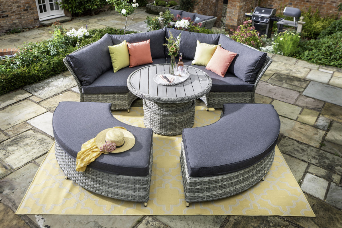 Heritage Grand Round Casual Dining Set & Day Bed 