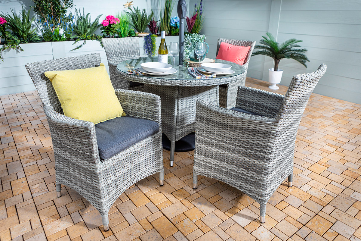 Westbury 4 Seat Round Dining Set